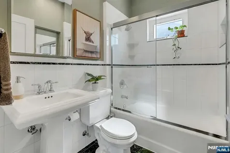 18 Gardiner Place Montclair NJ 07042