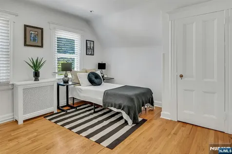 18 Gardiner Place Montclair NJ 07042