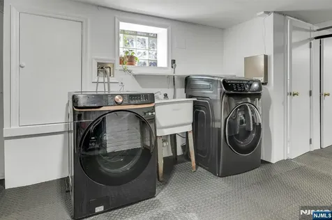 18 Gardiner Place Montclair NJ 07042