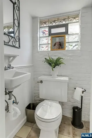 18 Gardiner Place Montclair NJ 07042