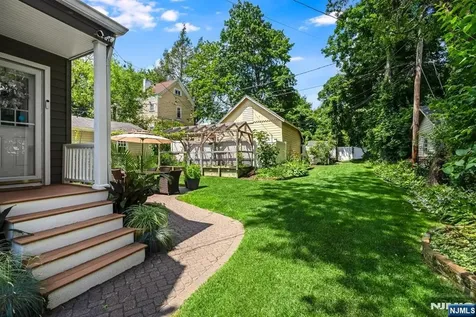 18 Gardiner Place Montclair NJ 07042