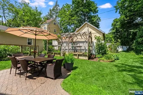 18 Gardiner Place Montclair NJ 07042