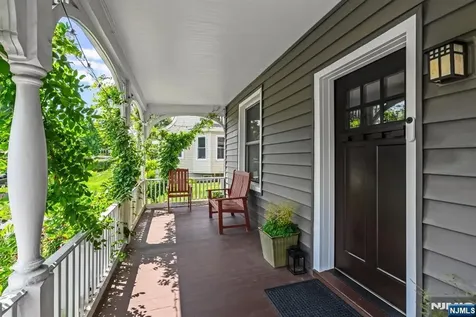 18 Gardiner Place Montclair NJ 07042