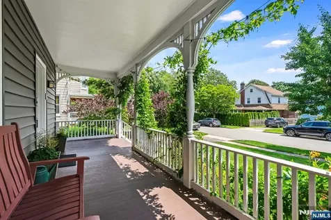18 Gardiner Place Montclair NJ 07042