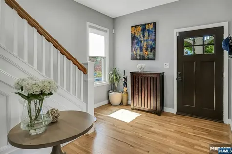 18 Gardiner Place Montclair NJ 07042
