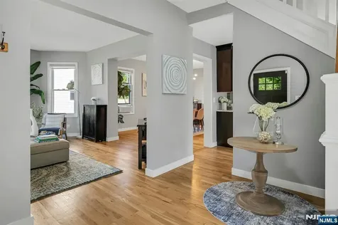 18 Gardiner Place Montclair NJ 07042