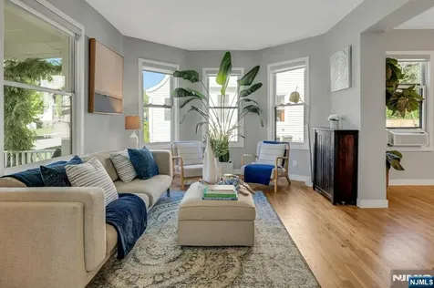 18 Gardiner Place Montclair NJ 07042