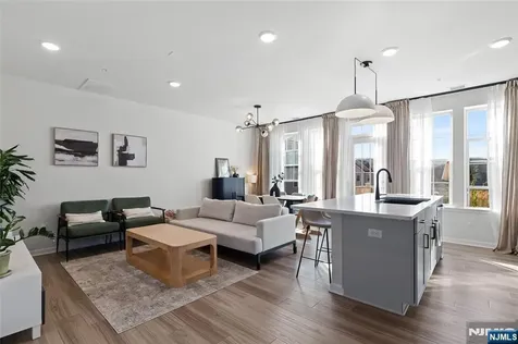 9 Arnold Drive Wood Ridge NJ 07075