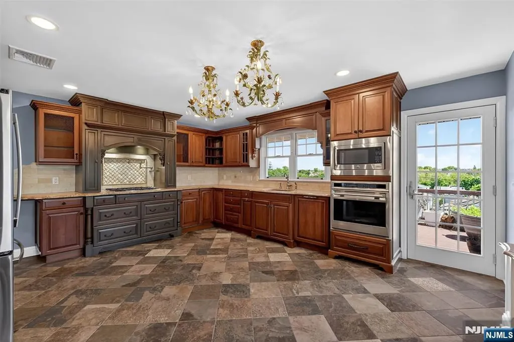 48 Burns Avenue Lodi NJ 07644