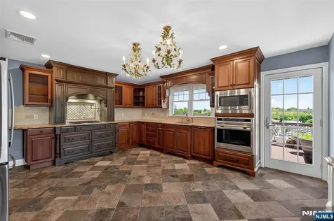 48 Burns Avenue Lodi NJ 07644
