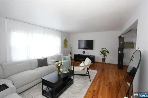 34 North Street Elmwood Park NJ 07407