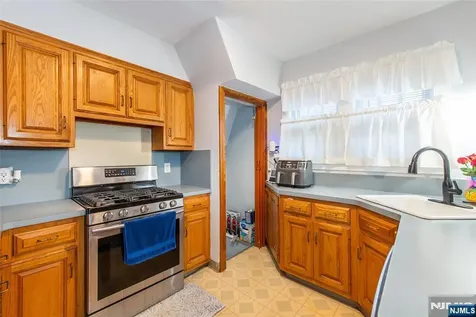 1265 Longfellow Avenue Teaneck NJ 07666