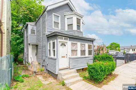 11 Sunset Avenue Newark NJ 07106