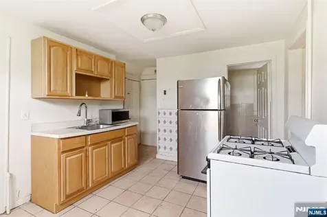 11 Sunset Avenue Newark NJ 07106