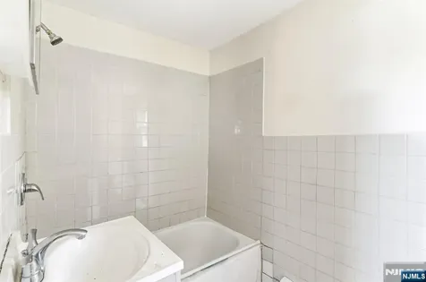 11 Sunset Avenue Newark NJ 07106