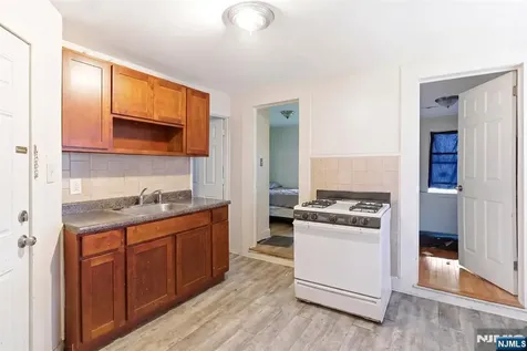 11 Sunset Avenue Newark NJ 07106
