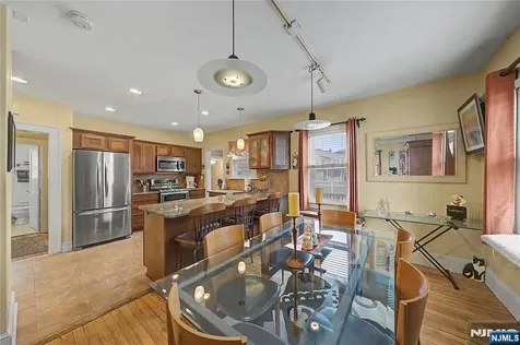 287 Madison Avenue New Milford NJ 07646
