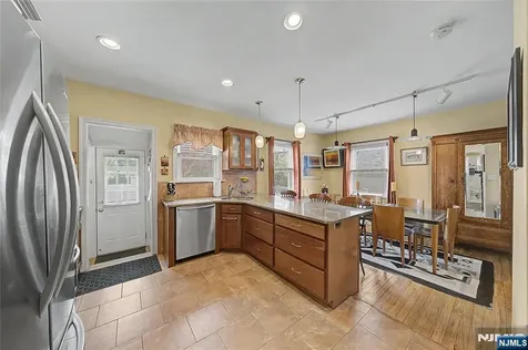 287 Madison Avenue New Milford NJ 07646
