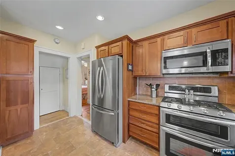 287 Madison Avenue New Milford NJ 07646