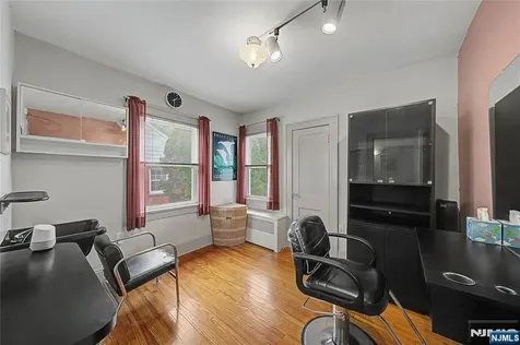 287 Madison Avenue New Milford NJ 07646