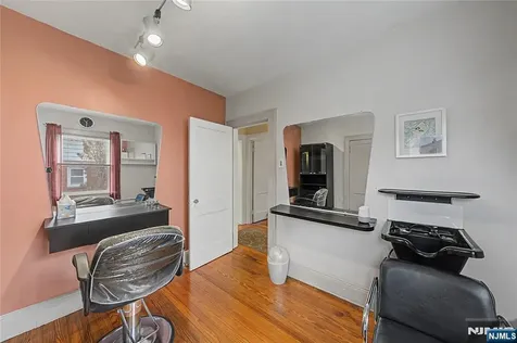 287 Madison Avenue New Milford NJ 07646