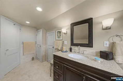 287 Madison Avenue New Milford NJ 07646