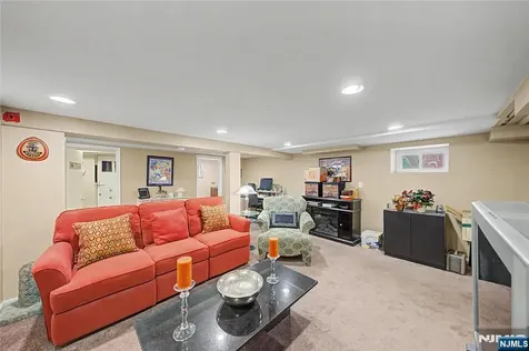 287 Madison Avenue New Milford NJ 07646
