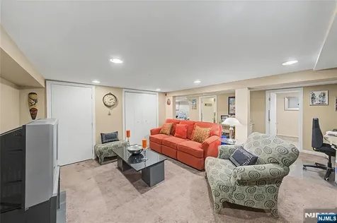 287 Madison Avenue New Milford NJ 07646