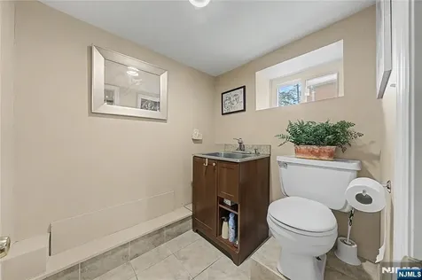 287 Madison Avenue New Milford NJ 07646
