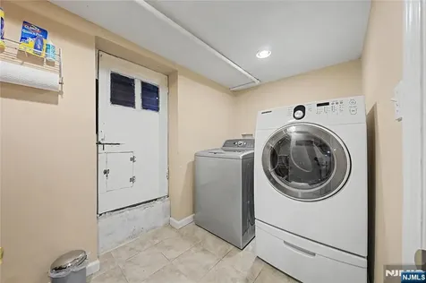 287 Madison Avenue New Milford NJ 07646