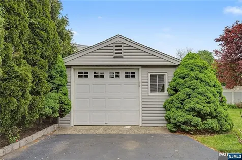287 Madison Avenue New Milford NJ 07646