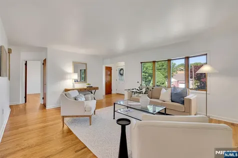 287 Jackson Avenue Rutherford NJ 07070