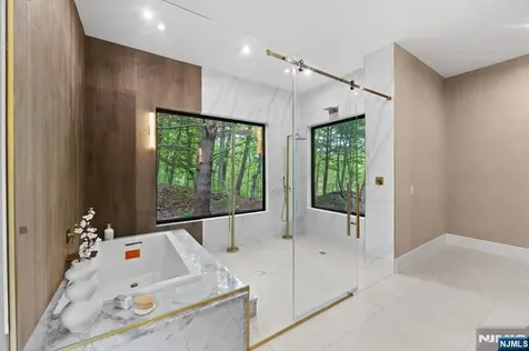 809 Shore Drive Kinnelon Borough NJ 07405