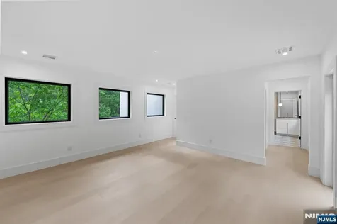809 Shore Drive Kinnelon Borough NJ 07405