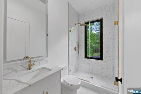 809 Shore Drive Kinnelon Borough NJ 07405
