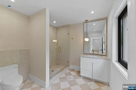809 Shore Drive Kinnelon Borough NJ 07405