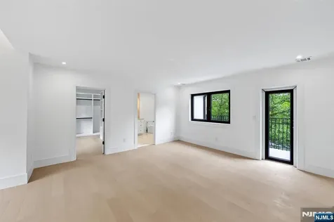 809 Shore Drive Kinnelon Borough NJ 07405