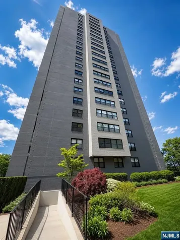 285 Aycrigg Avenue Passaic NJ 07055