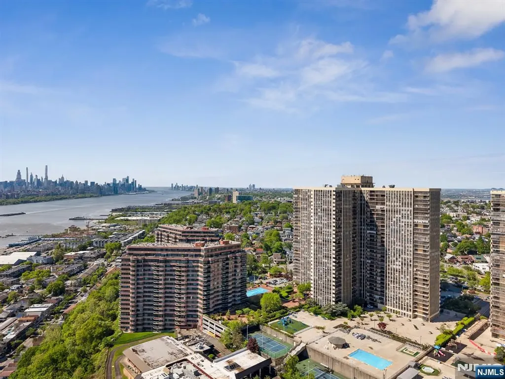 200 Winston Cliffside Park NJ 07010