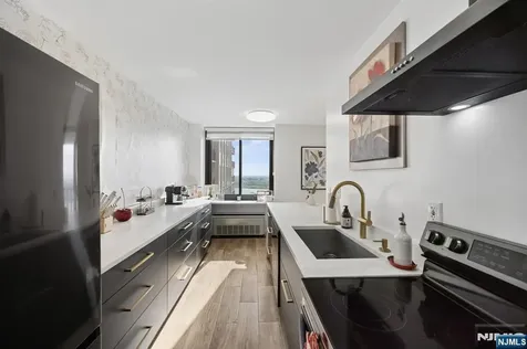 200 Winston Cliffside Park NJ 07010