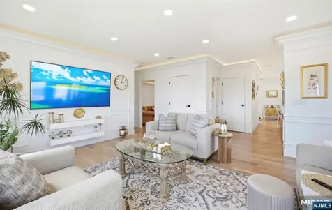 25 Mayfair Place Clifton NJ 07013