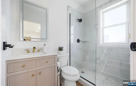 25 Mayfair Place Clifton NJ 07013