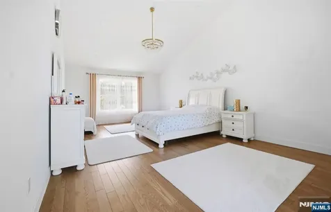 25 Mayfair Place Clifton NJ 07013
