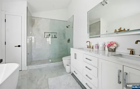 25 Mayfair Place Clifton NJ 07013