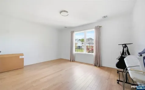 25 Mayfair Place Clifton NJ 07013