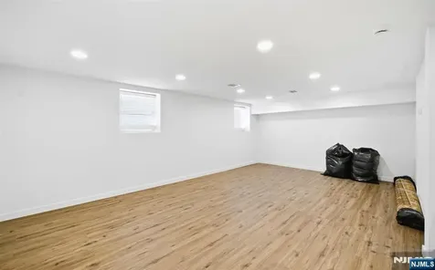 25 Mayfair Place Clifton NJ 07013