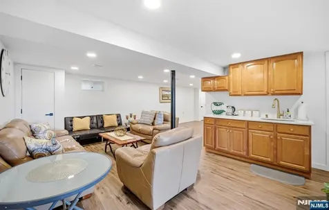 25 Mayfair Place Clifton NJ 07013