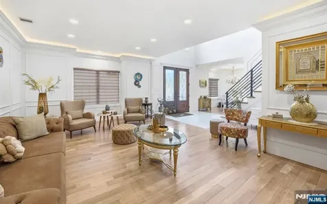 25 Mayfair Place Clifton NJ 07013