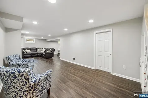 1 Hillside Terrace Wallington NJ 07057