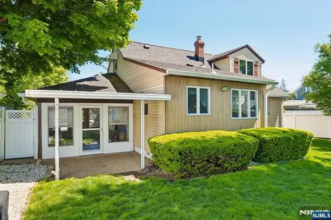 1 Hillside Terrace Wallington NJ 07057